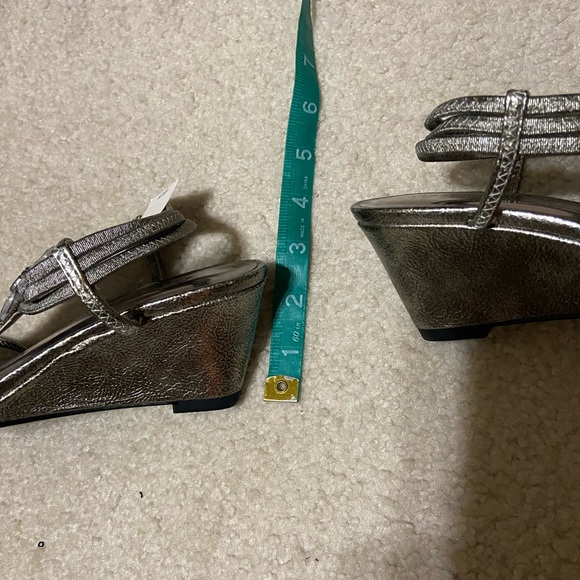 NWT wedge - Picture 6 of 6